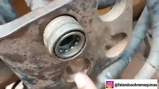 fazemdo a montagem do comando hidráulico do trator valmet 880