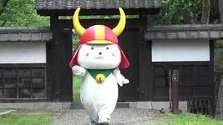 ひこにゃん　彦根城博物館の冠木門より登場！