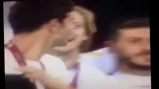 Ivan Rakitić & Daniel Carri&ccedil;o kiss Sevilla   Beso Rakitić y Carri&ccedil;o   YouTube
