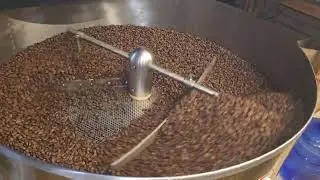 roasting coffee beans in Malaybalay Mindanao, Philippines !