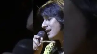 Steve Perry, besides having a perfect voice, has the greatest vocal power in pop rock! #journey