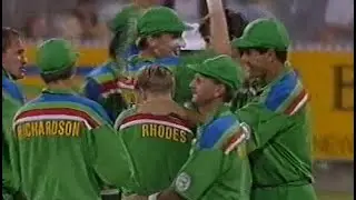 World Cup 1992. Brilliant fielding by Jonty Rhodes to run out Alec Stewart at the MCG