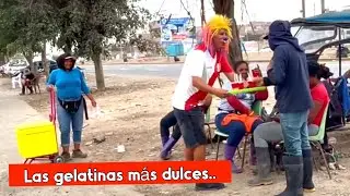 DULCE AYUDA: Apoyando a humilde vendedora de gelatinas en la calle.