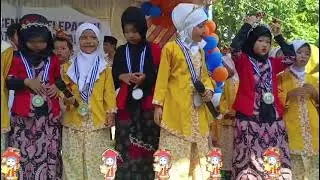Guruku Saat Perpisahan by Kaka Azfa, Teh ifa dkk