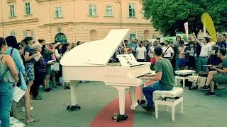 Wien macht draussen Party! Open Choir performing Ray Charles, Pharrell Williams, John Lennon