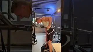 Показываю жене,сколько я выжал#motivation #мем #gymmemes #chestdips #прикол
