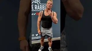 Все замерли, когда мимо прошёл ЭТОТ парень&hellip; почему? 😳