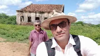 Casa antiga no sertão nordestino e o lugar onde arrancaram uma botija de ouro