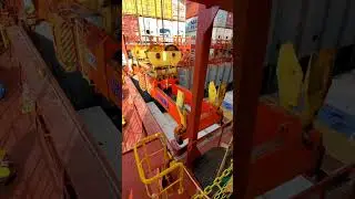 Why Don&rsquo;t Containers Fall Off Ships?! 🚢📦🌊