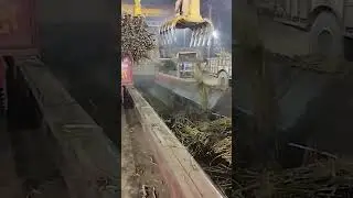 yah ajbapur Chini mil hai Yahan per trali se ganna Utara jata hai