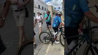 😱le roban la bici a ciclista llegando al bar#MALLORCA