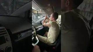 Как снять боковую панель салона MAZDA 5. Замена лобового стекла