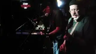 R8 Les Paul directly into a Voodoo Amps V-Plex 50, 50 watt plexi