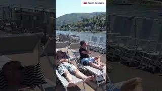 Zur&uuml;cklehnen und entspannen: die perfekte Auszeit auf dem Fluss!
