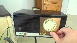 1960 Zenith D720 FM Radio (Serviced Electronics)