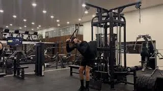 TRICEPS TESTA ENCOSTADO / CORDA