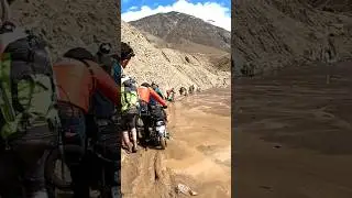 Road Block due to Mudslide | KKH #pakistanmotovlog #biketour #landslide