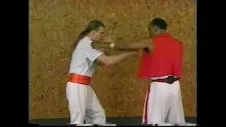 Guro Billy Bryant Teaching Kuntaw Gunting