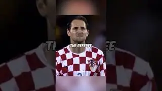 Игрок получает 3 желтые карточки за одну игру 😂