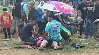Pembalap nya nyerempet penonton