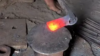 Making an axe out of scrap metal 🪓