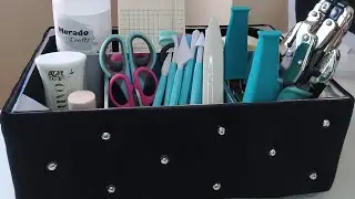 Organizador de escritorio con caja de fresas reciclada diy.