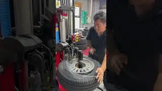 Lincoln Old Classic Car Tire Replacement.