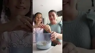 Haciendo volteado de naranja con mam&aacute;.