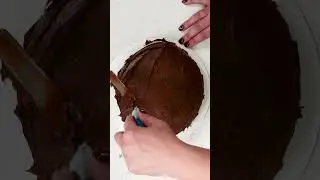 🏈 Этот торт в виде футбольного мяча готовится ОЧЕНЬ легко 🏈 ССЫЛКА В ОПИСАНИИ #рецепт #шорты