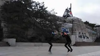 Metronome Crab mask dance