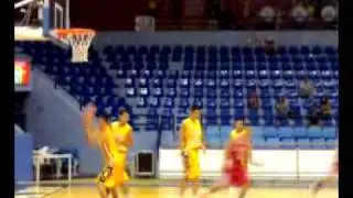 Louie Vigil rebounds vs EAC