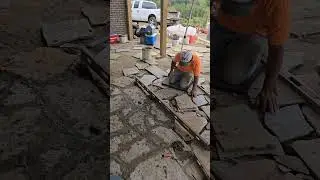 Огромное патио укладывается кварцевым камнем из Айдахо, #строительство #удовлетворительно #тяжелы...