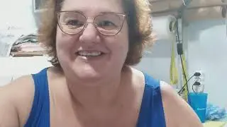 Bordando véu.