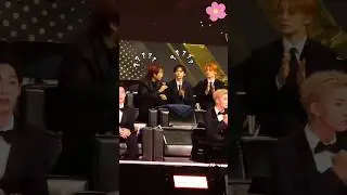jisung and leeknow were confused when to get up to leave 🫳🐿🐰🦊?#straykids #goldendiscawards