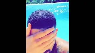 Drake bumping his new OVO artist Smiley!😎 #hiphop #rap #drake #ovo #champagnepapi