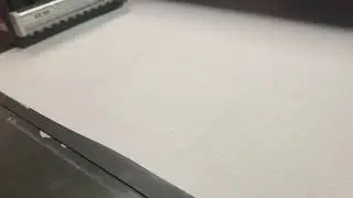 Impresi&oacute;n de dato variable con tinta blanca en cama plana