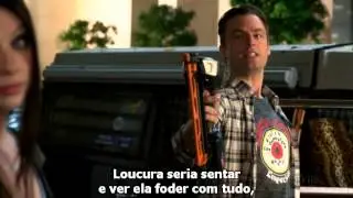 Cena de Weeds, 7&ordf; temporada. Andy surtando!