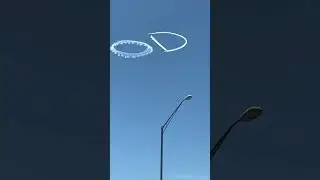 Absolutely INSANE skywriting!! I&rsquo;ve never seen this before!!!!!