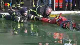 Döbelner Wasserwacht trainiert Eisrettung in Roßwein - März 2018