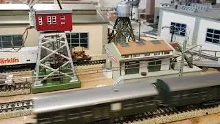 marklin jaren 60 baan nr.19 met Fleischmann sncf krokodil gelijkstroom via bovenleiding.