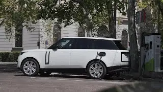 2023 Range Rover HSE P440e SWB in Ostuni Pearl White Charging