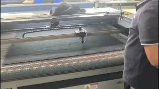 cutting fabric by laser machine  corte de tela por máquina láser