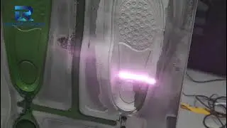 Laser cleaning of shoe molds