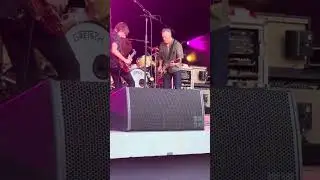 Sadler Vaden soloing on When We Were Close - Jason Isbell & 400 Unit