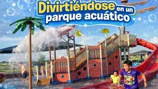 Divirtiéndose en el parque acuático