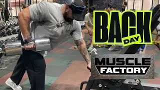 Back day at the BEST gym in Bangkok!