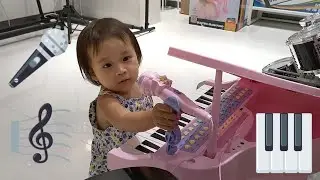 Reiwa plays toys at Chip Mong Mall Phnom Penh | Family VLOG