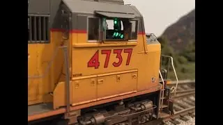 Operating Computer Screens and Gauges Inside HO Cab - How it Was Done (UP SD70M)