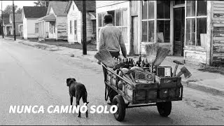 Vivía de vender cosas en la calle… y nadie lo ayudó (1989)