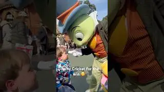 1 upset twin incomes Jiminy Cricket for the win 🥰 #disney #twins #funny #cute #jiminycricket #japan